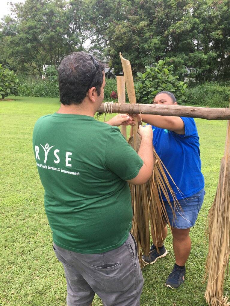 Nākiʻi A Paʻa Thatching Marathon